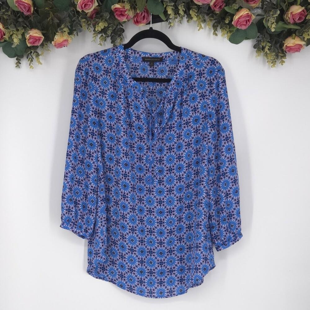 Banana Republic Blue Floral Medallion Top Size Small